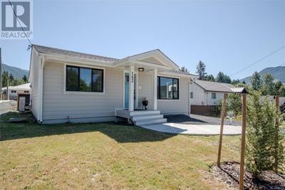 163 Neva Rd, House other with 2 bedrooms, 2 bathrooms and 4 parking in Lake Cowichan BC | Image 1