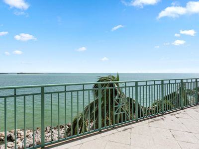 402 - 970 Cape Marco Drive, Condo with 3 bedrooms, 3 bathrooms and null parking in Marco Island FL | Image 3