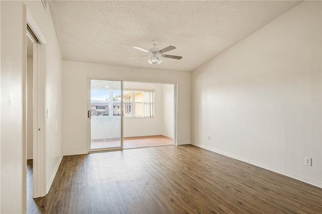 APT-204 - 540 Grove Isle Cir, House attached with 2 bedrooms, 2 bathrooms and null parking in Vero Beach FL | Image 7