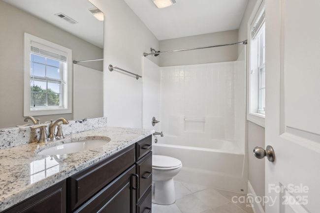En-suite bathroom - upper floor | Image 23
