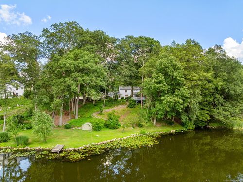 16 Pinnacle Rock Rd, Stamford, CT, 06903-3133 | Card Image