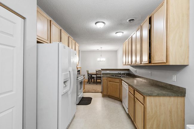 Another view of the kitchen | Image 7
