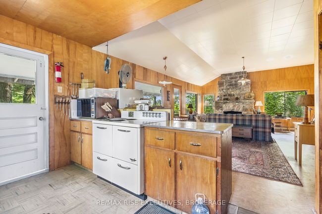 1326 Ridge Lane, House other with 2 bedrooms, 1 bathrooms and 2 parking in Seeleys Bay ON | Image 13