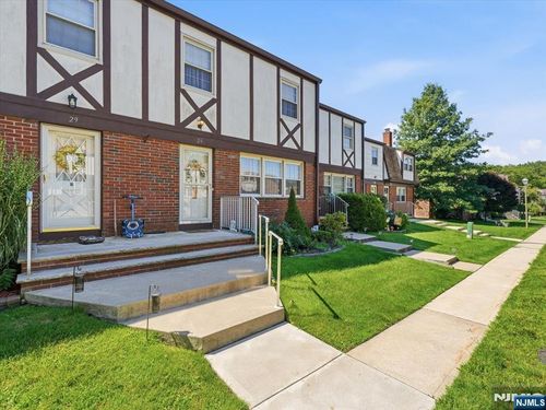 28 Tudor Pl, Budd Lake, NJ, 07828-3785 | Card Image