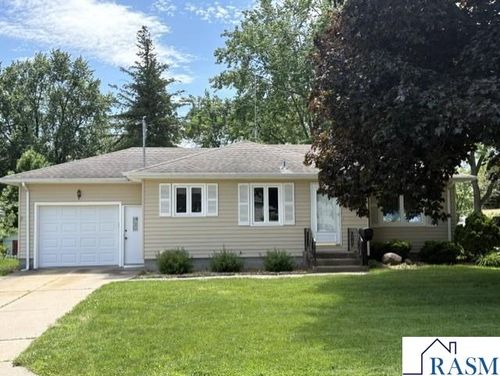 512 Se 9th Avenue, Waseca, DC, 56903 | Card Image