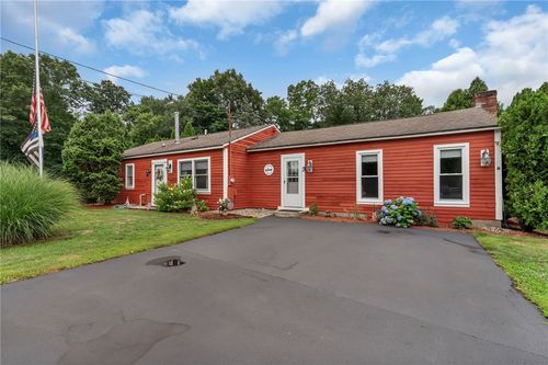 3 Douglas Cir, Greenville, RI, 02828-1921 | Card Image