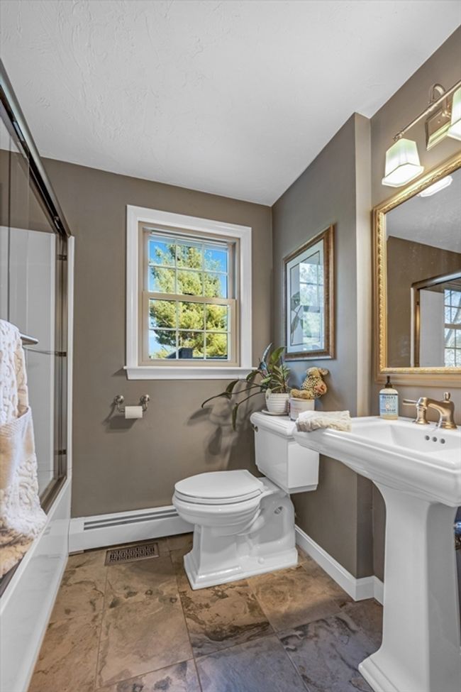 209 Forest St, House other with 3 bedrooms, 2 bathrooms and 6 parking in Franklin MA | Image 14