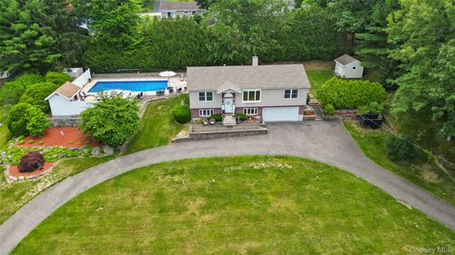 26 Pugsley Parkway, Cortlandt, NY, 10567 | Card Image