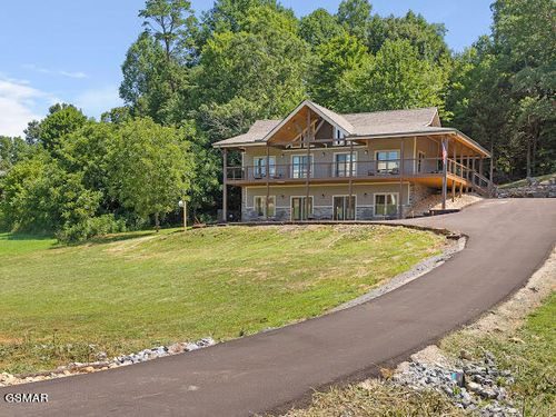 3327 Clear Valley Drive, Sevierville, TN, 37862 | Card Image