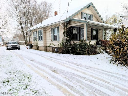 319 Crestmont Ave Ne, Canton, OH, 44704-2125 | Card Image