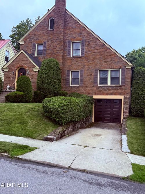 414 27th Ave, Altoona, PA, 16601-3637 | Card Image