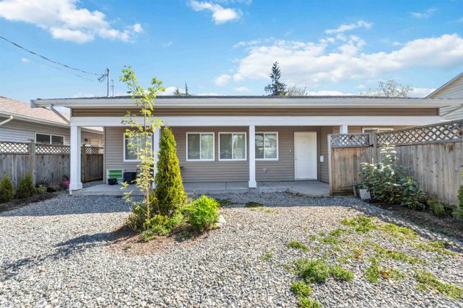 12272 227 Street, House other with 2 bedrooms, 1 bathrooms and 3 parking in Maple Ridge BC | Image 2