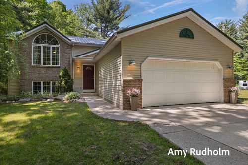 9262 Leonard St, Coopersville, MI, 49404-9746 | Card Image