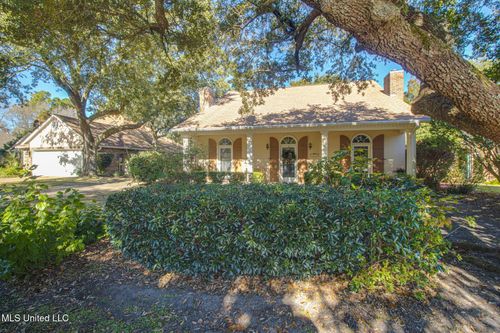 2588 Rue Palafox, Biloxi, MS, 39531-3733 | Card Image