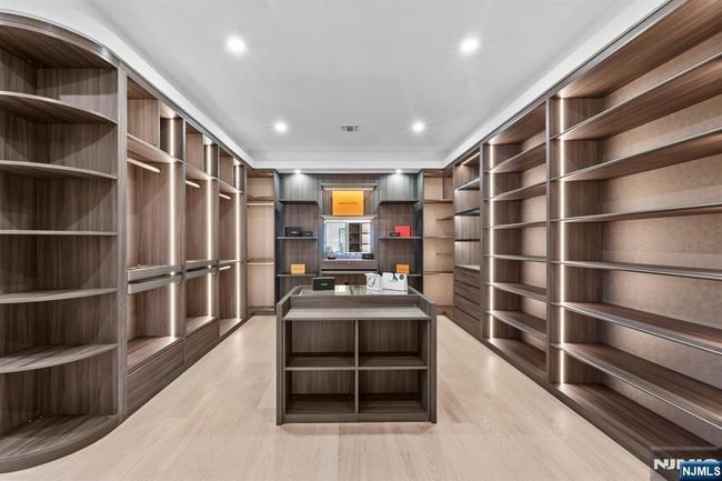 75 Maryland Rd, House other with 6 bedrooms, 8 bathrooms and null parking in Paramus NJ | Image 16
