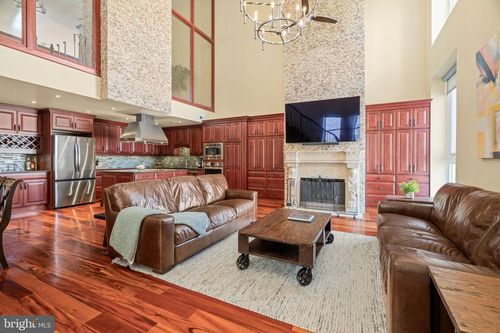 201-802 Locust St, PHILADELPHIA, PA, 19107-5715 | Card Image