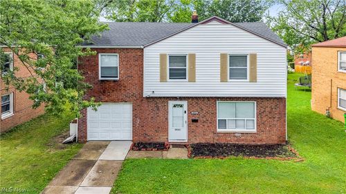 28161 Tremaine Dr, Euclid, OH, 44132-3535 | Card Image
