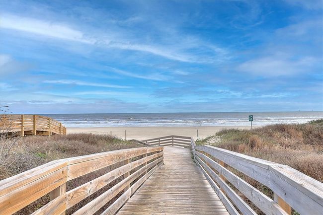 H - 4885 State Highway 361, Condo with 3 bedrooms, 3 bathrooms and 3 parking in Port Aransas TX | Image 38