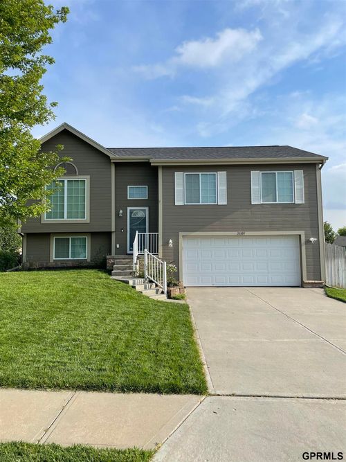 21105 Paradise Dr, Gretna, NE, 68028-6968 | Card Image