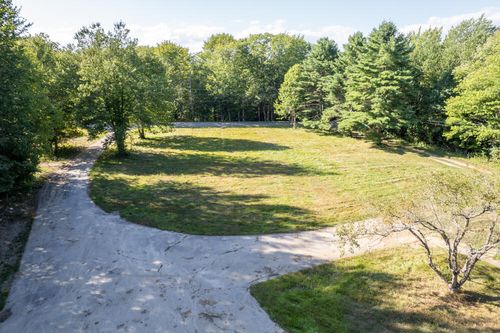 28 Curtis Rd, Freeport, ME, 04032-6809 | Card Image