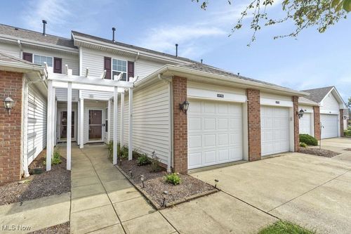 15790 Foxglove Ln, Middleburg Heights, OH, 44130-9508 | Card Image