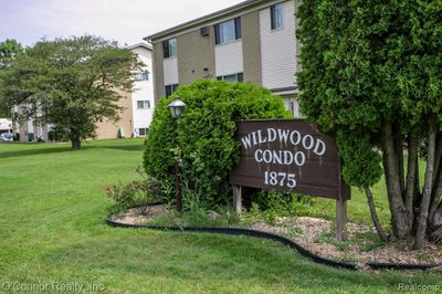 B8 - 1875 Michigan Avenue, Condo with 2 bedrooms, 1 bathrooms and null parking in Marysville MI | Image 1