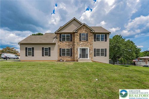 5843 Holiday Dr, ALLENTOWN, PA, 18104-9445 | Card Image