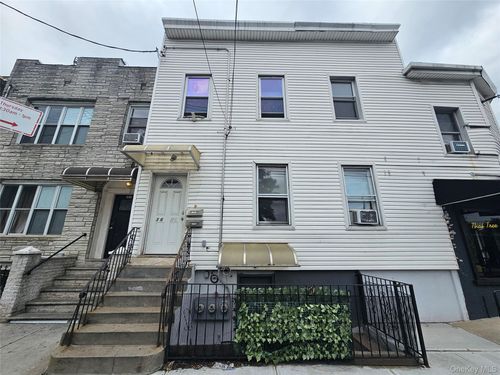 3617 Greenpoint Ave, Long Island City, NY, 11101-1907 | Card Image