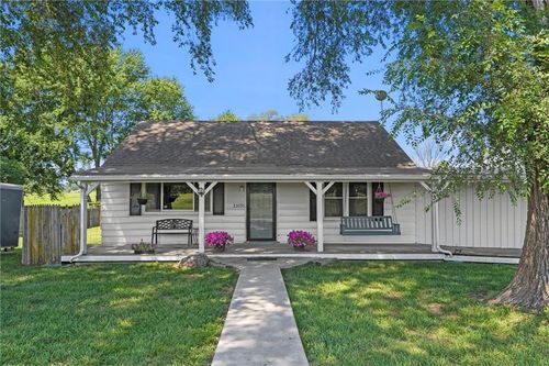 23151 207th St, Tonganoxie, KS, 66086-4146 | Card Image