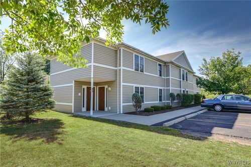 68 Stonington Ln, Amherst, NY, 14068-1565 | Card Image