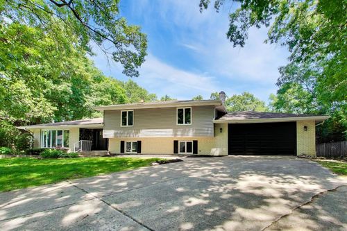 16w250 93rd Pl, Burr Ridge, IL, 60527-6873 | Card Image