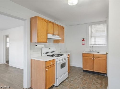 2f-6 Lackawanna Pl, South Orange, NJ, 07079-1876 | Card Image
