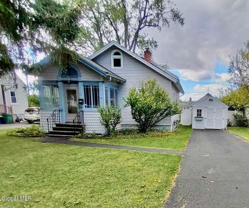 27 Pershing Ave, Rensselaer, NY, 12144-1107 | Card Image