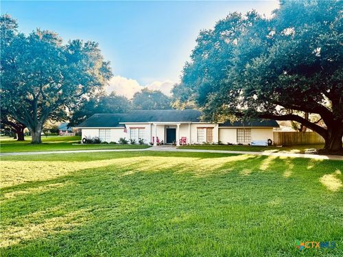 1 Circle Ln, Victoria, TX, 77904-1148 | Card Image