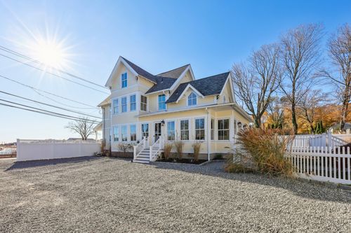 201 Water St, Guilford, CT, 06437-2570 | Card Image