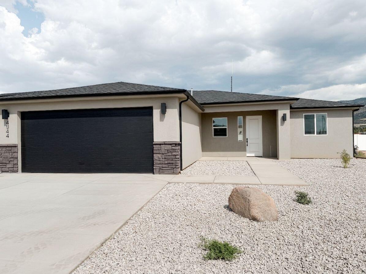 Residential in Enoch