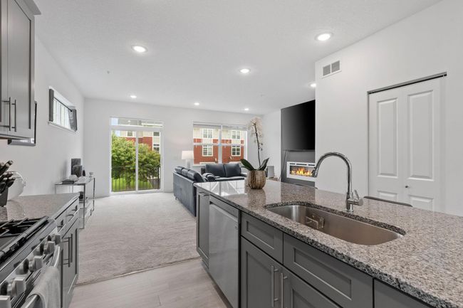3141 Clover Ridge Dr, Townhouse with 3 bedrooms, 3 bathrooms and null parking in Chaska MN | Image 11