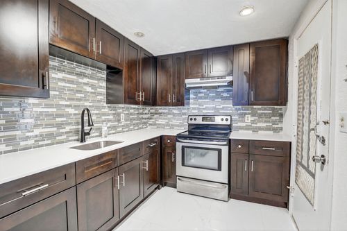apt-104-4770 Nw 10th Ct, Plantation, FL, 33313-6549 | Card Image