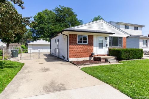 28112 Florence St, Saint Clair Shores, MI, 48081-1647 | Card Image