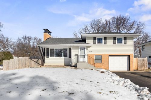 7720 Viewcrest Ln, New Hope, MN, 55427-2824 | Card Image