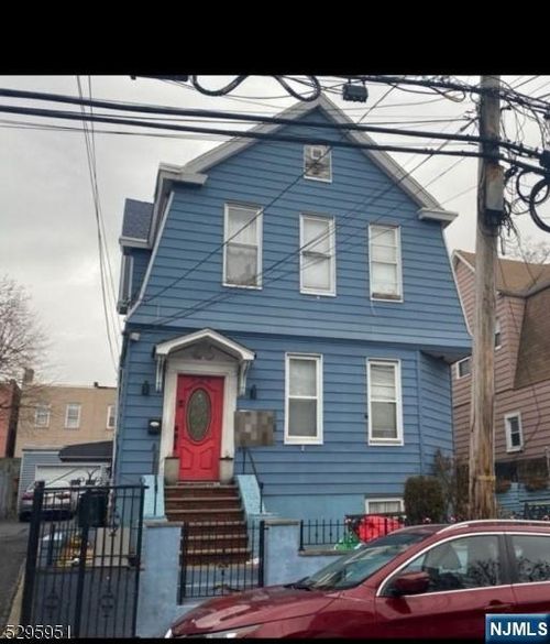 424 66th St, West New York, NJ, 07093-4779 | Card Image