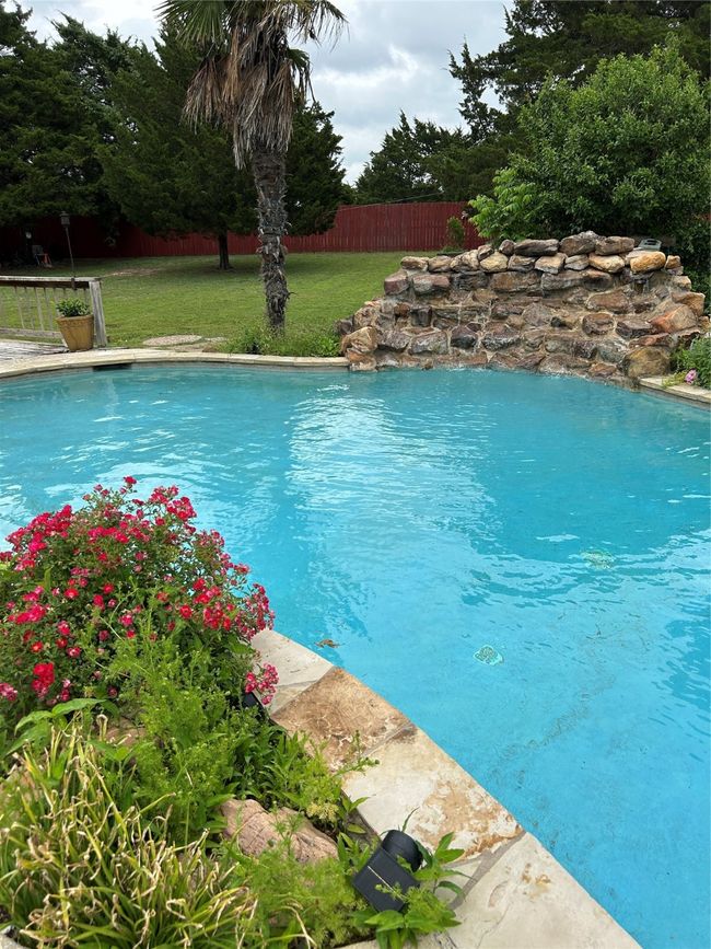 View of swimming pool | Image 33
