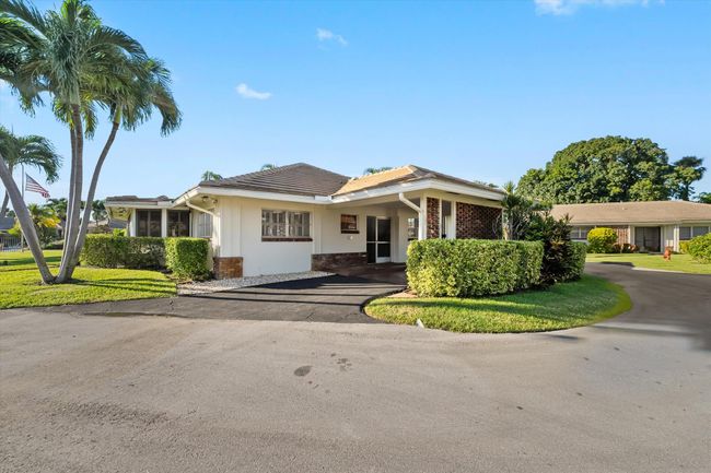 102 Villa Cir, Condo with 2 bedrooms, 2 bathrooms and null parking in Atlantis FL | Image 7