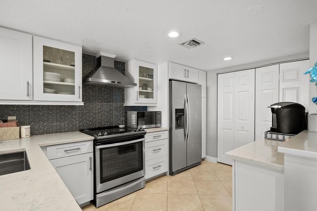 APT-6-2 - 5051 N Highway A1a, Condo with 2 bedrooms, 2 bathrooms and null parking in Hutchinson Island FL | Image 9