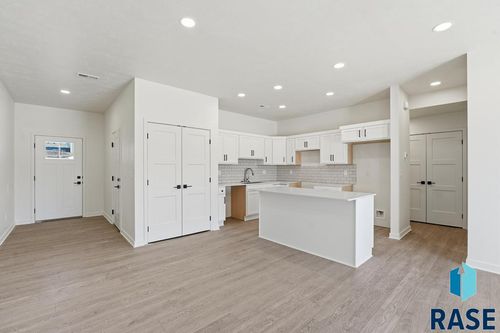 9212 W Ark Pl Place, Sioux Falls, SD, 57106 | Card Image