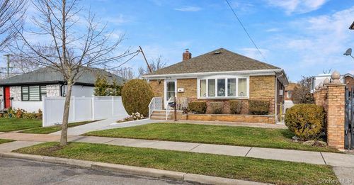 138-07 13th Ave, Whitestone, NY, 11357-2311 | Card Image