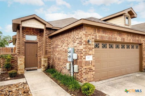 586 Creekside Cir, New Braunfels, TX, 78130-6193 | Card Image