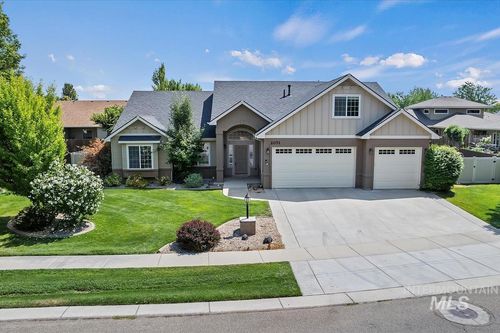 2071 W Cross Creek Dr, Nampa, ID, 83686-8766 | Card Image