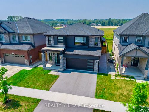 128 Susan Dr, Fonthill, ON, L0S1E6 | Card Image