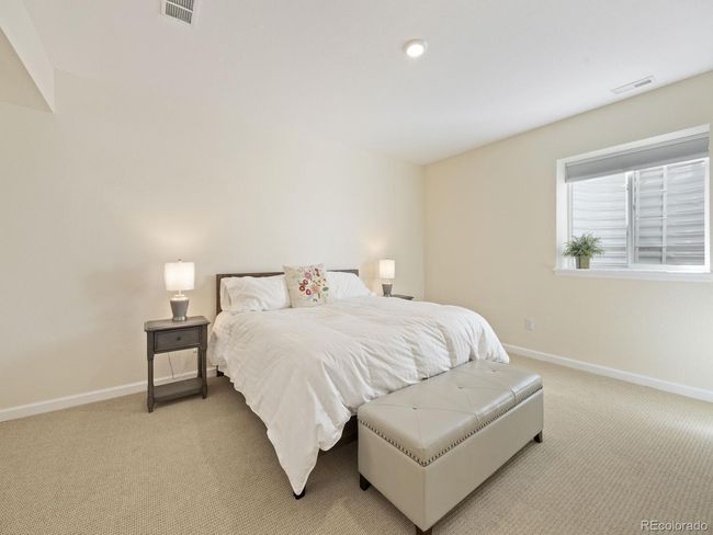 Large lower level bedroom with ensuite | Image 27